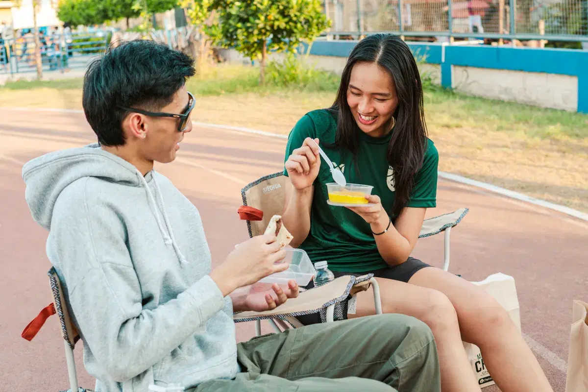 Friends sharing Chef on a Diet meals trackside